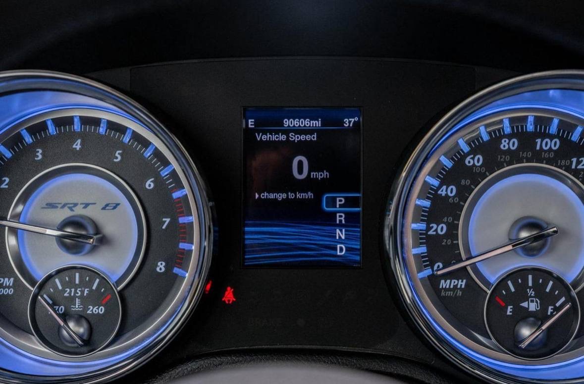 2013 Chrysler 300 SRT — Photo 8