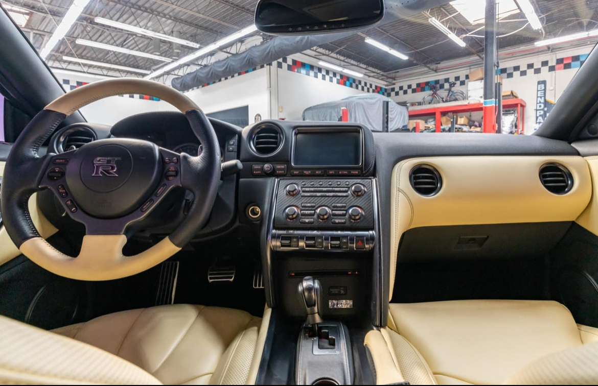 2016 Nissan GT-R Premium — Photo 9