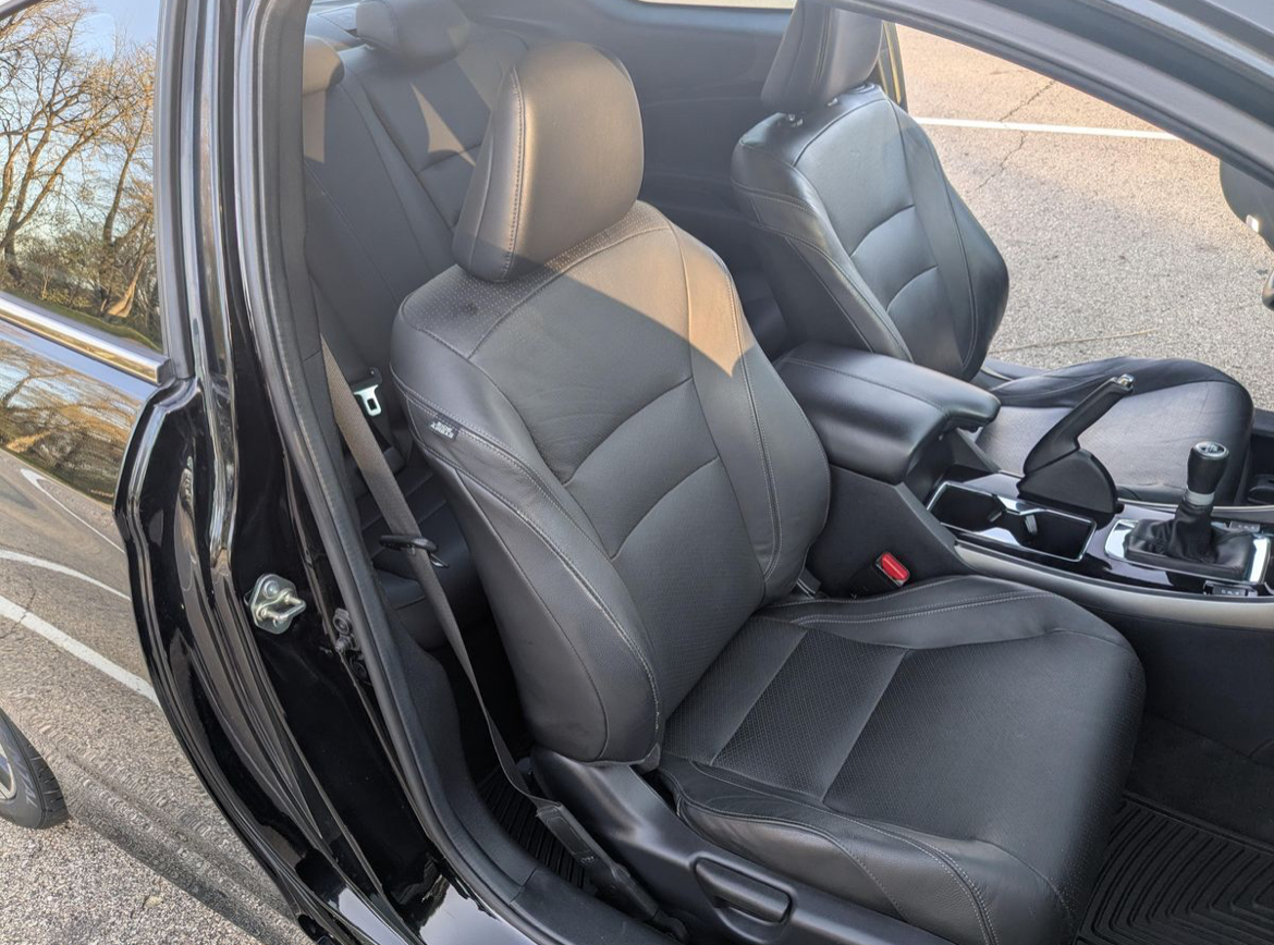 2016 Honda Accord EX-L V6 Coupe — Photo 11