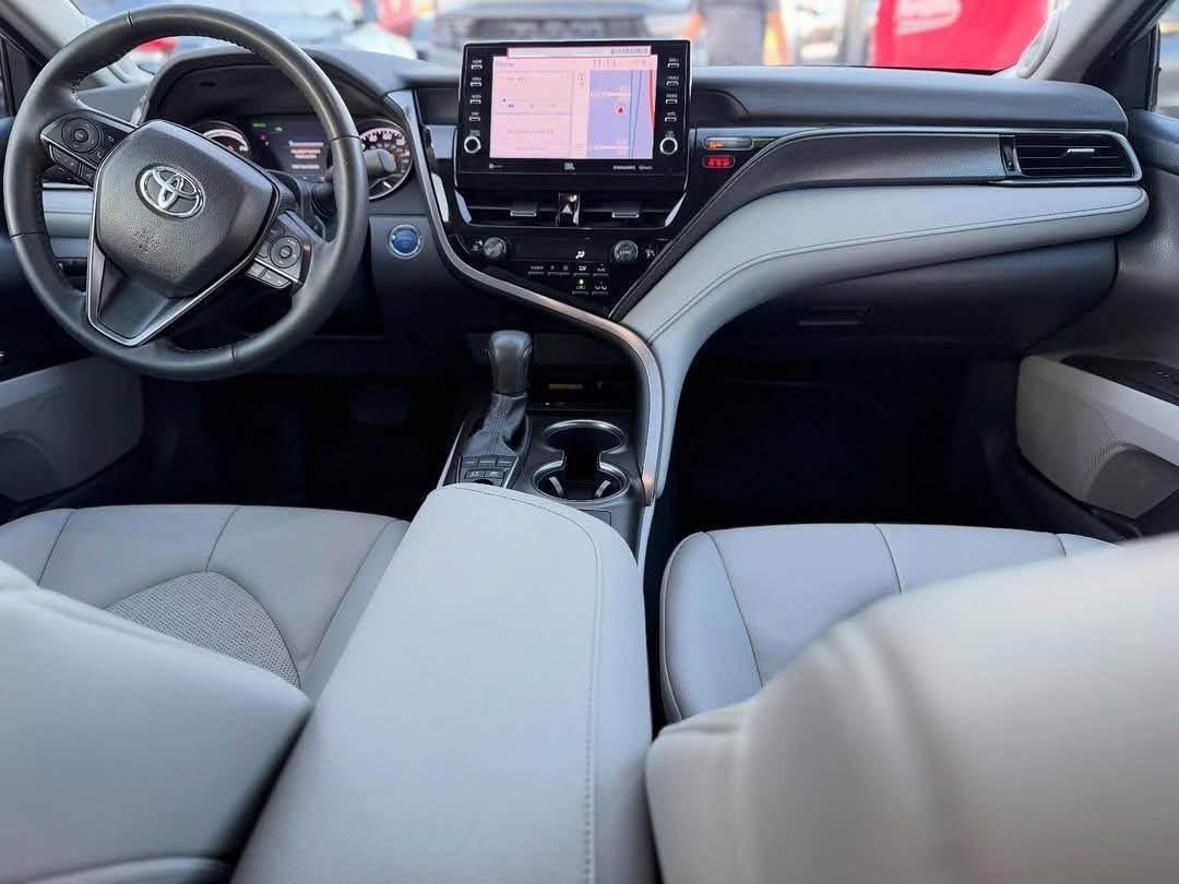 2024 Toyota Camry Hybrid XSE — Photo 6