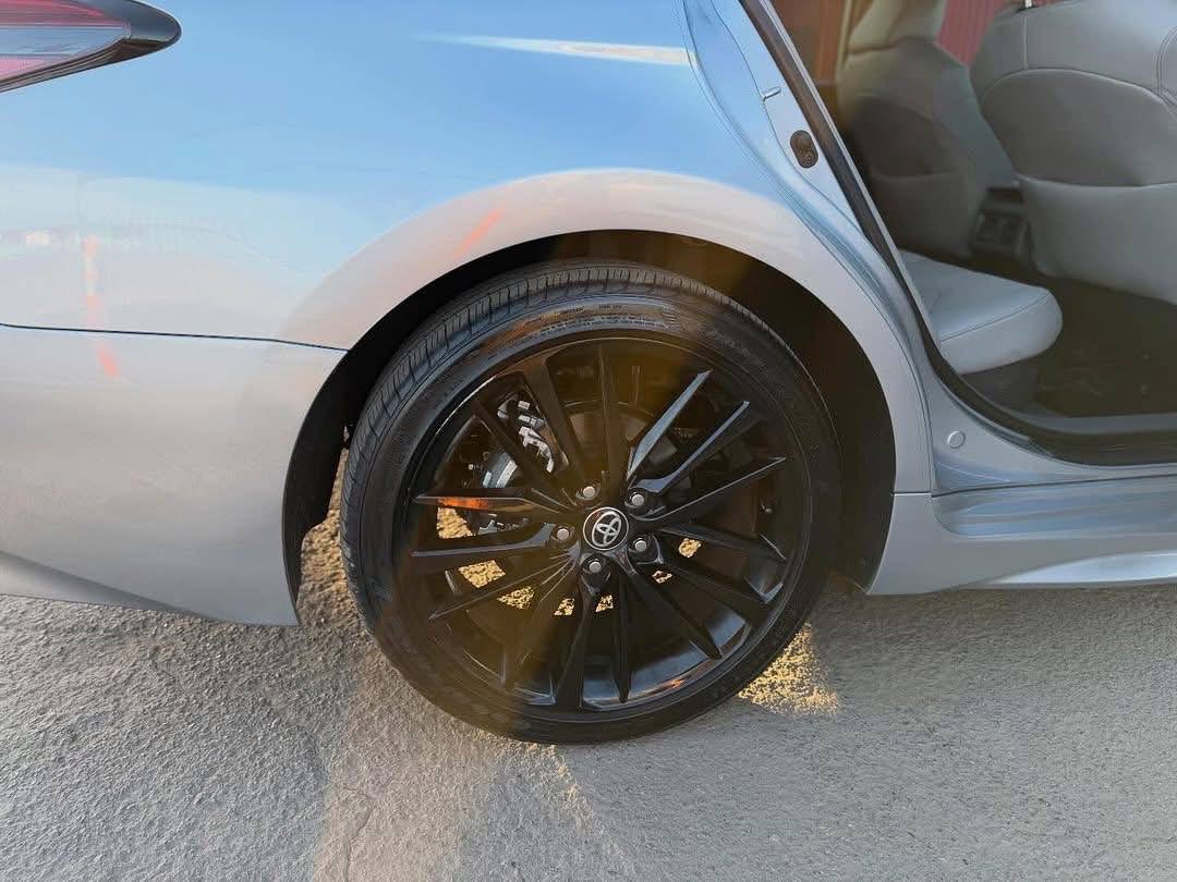 2024 Toyota Camry Hybrid XSE — Photo 9