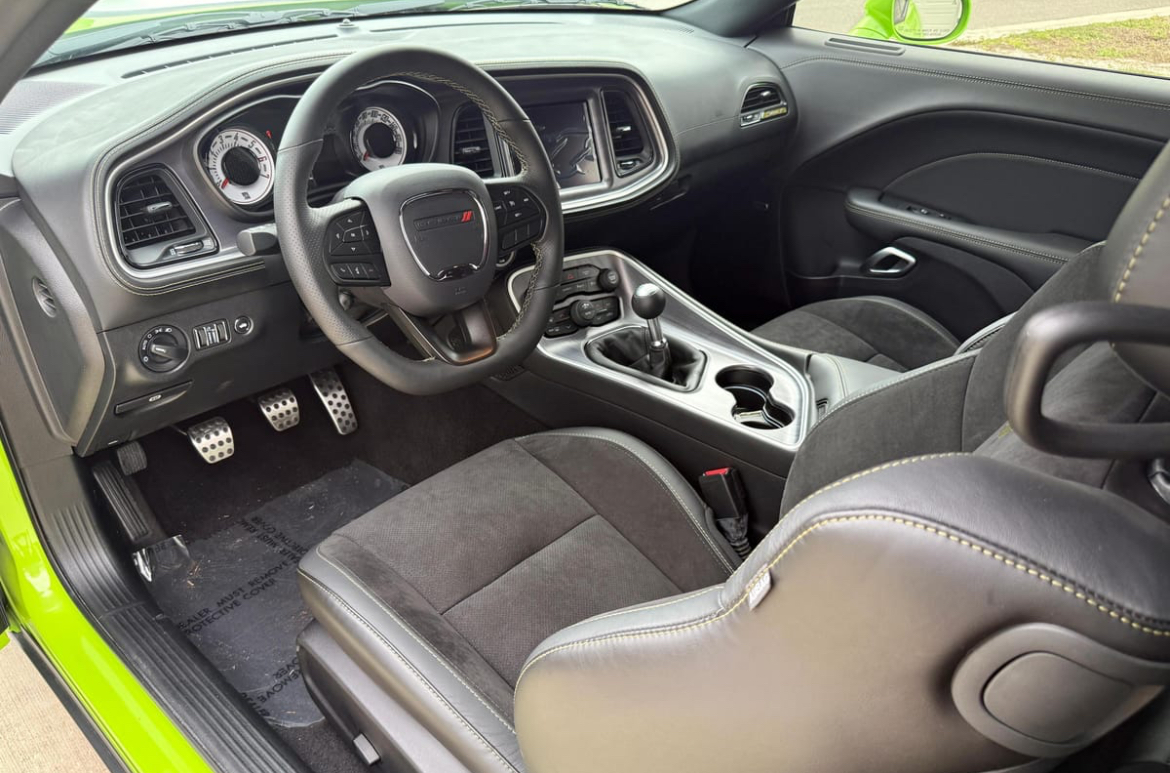 2023 Dodge Challenger — Photo 7