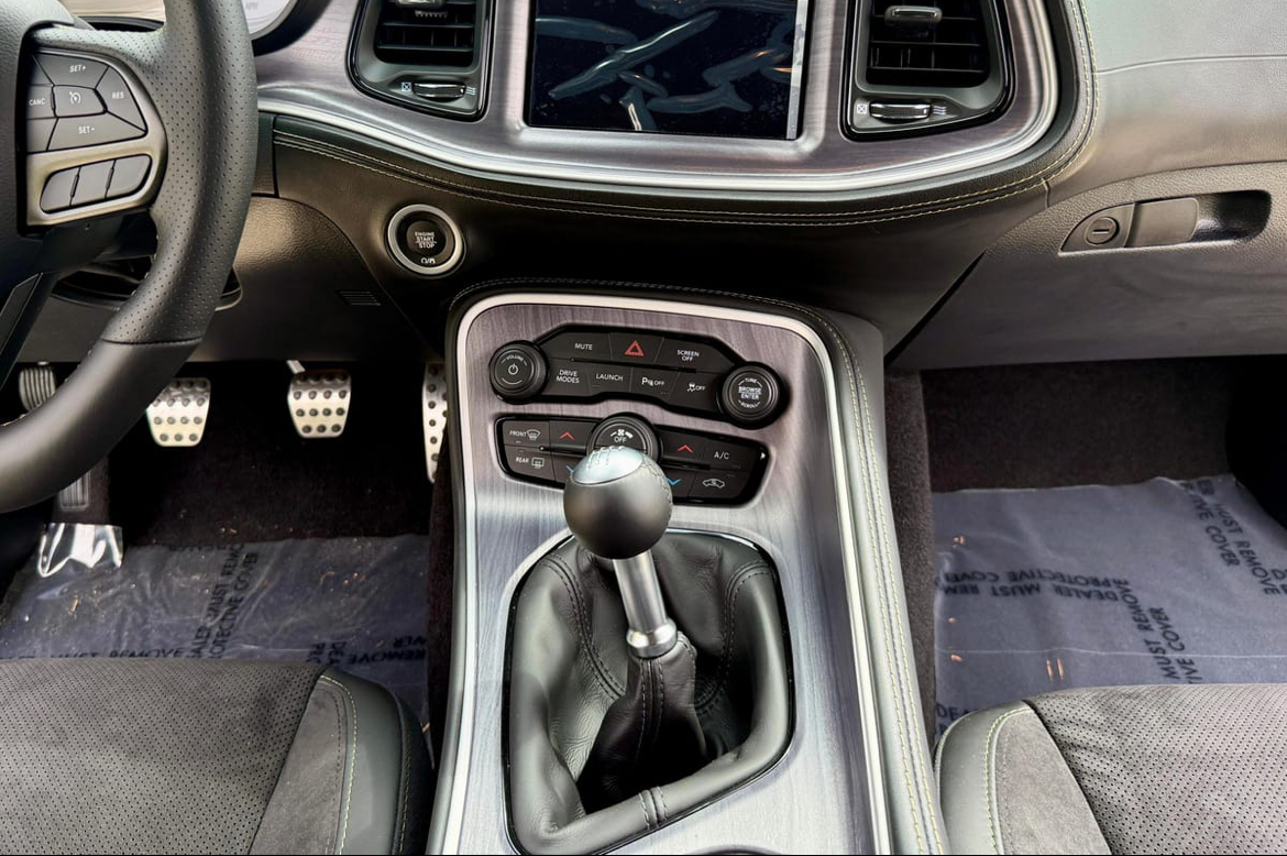 2023 Dodge Challenger — Photo 9