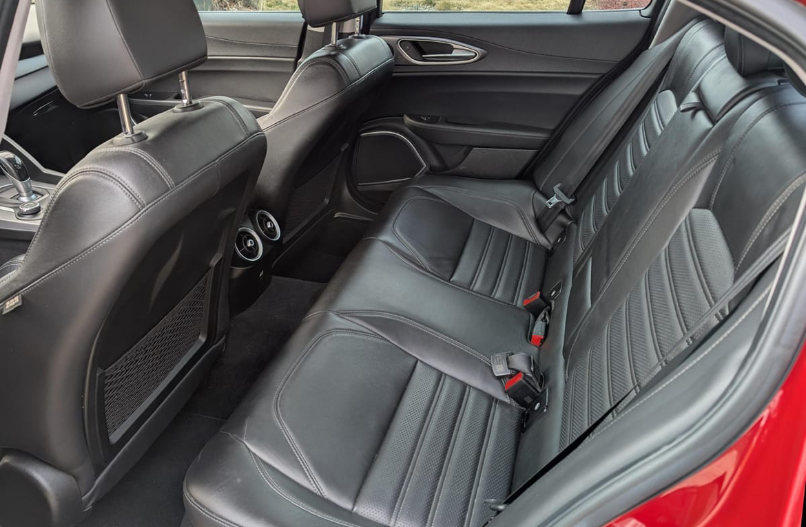 2018 Alfa Romeo Giulia — Photo 11