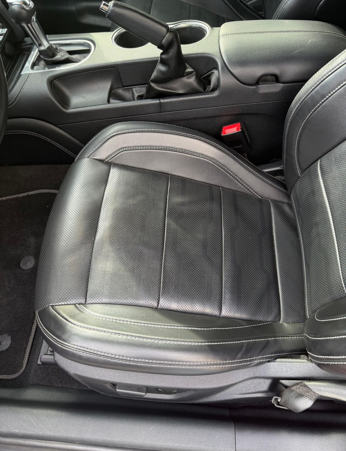 2020 Ford Mustang GT Coupe — Photo 14
