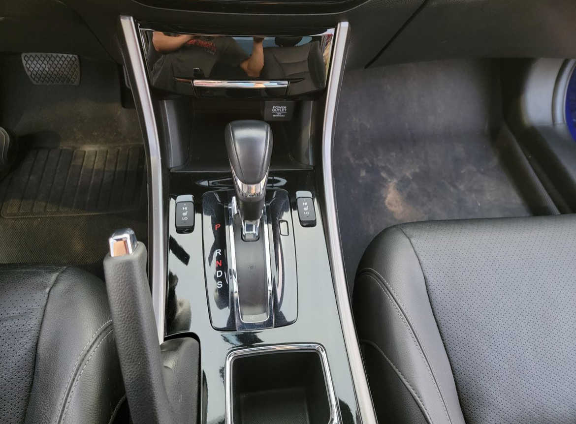 2016 Honda Accord EX-L V6 Coupe — Photo 17