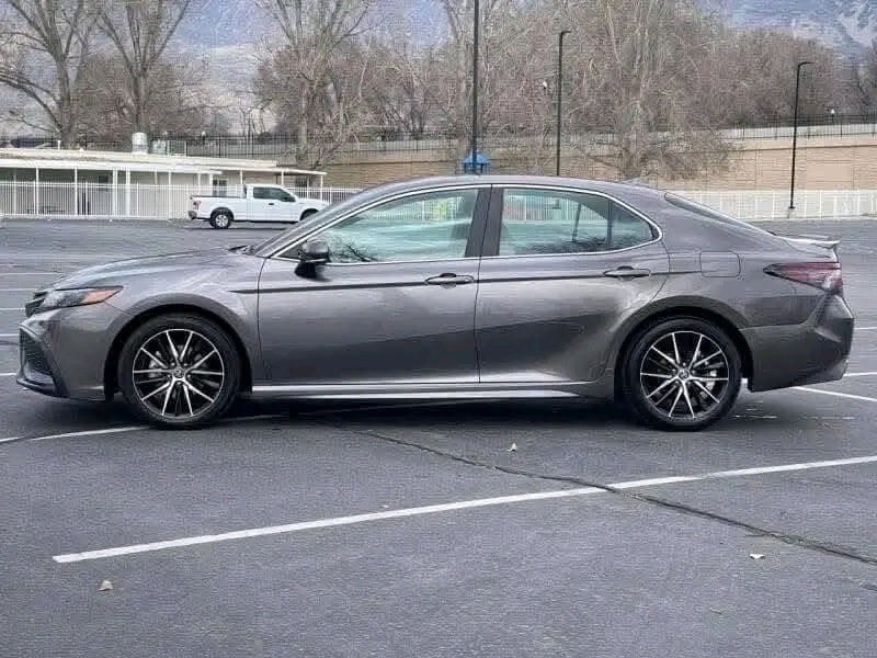 2022 Toyota Camry SE — Photo 5