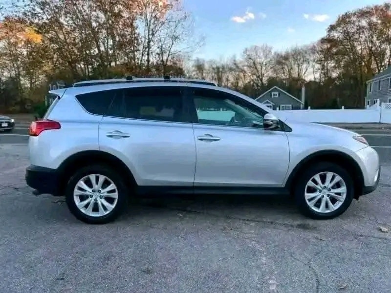 2015 Toyota RAV4 Limited — Photo 5