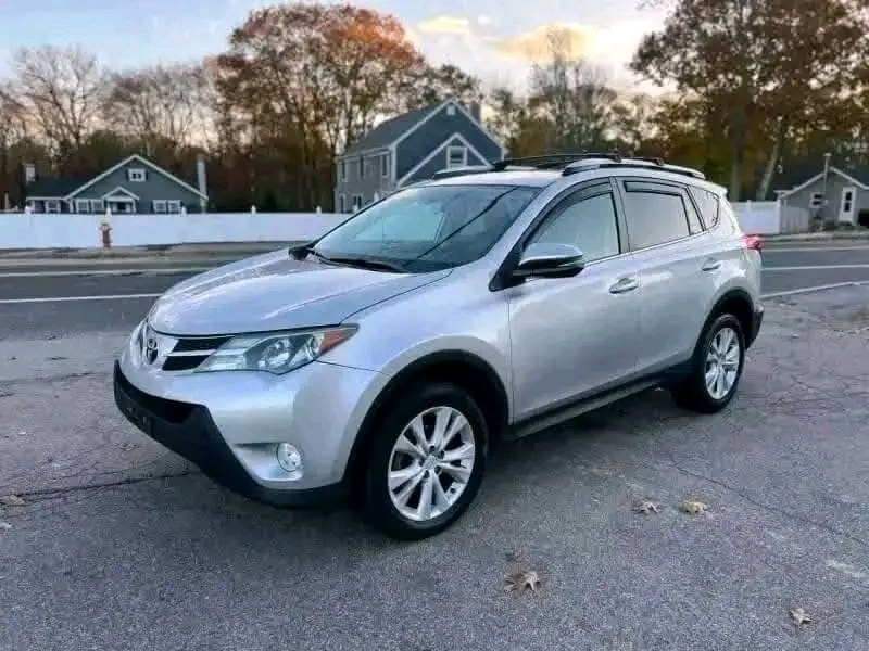 2015 Toyota RAV4 Limited — Photo 6