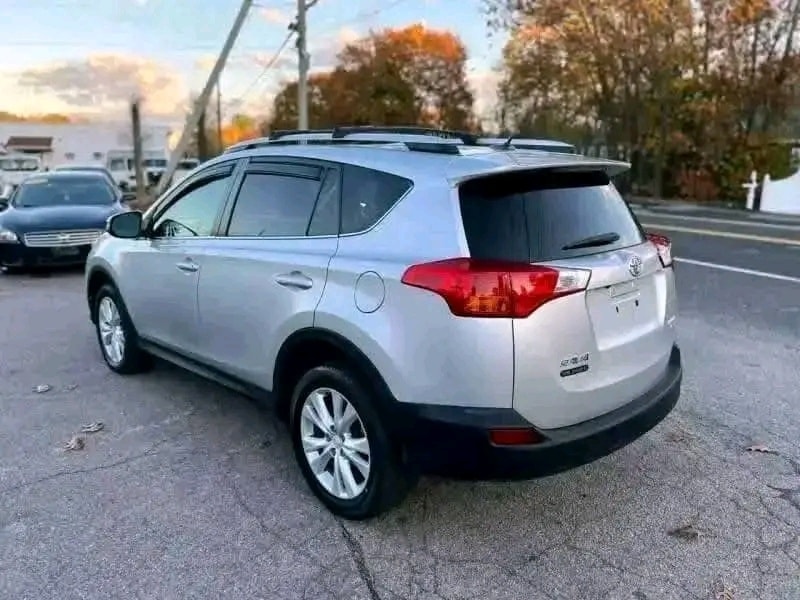 2015 Toyota RAV4 Limited — Photo 9